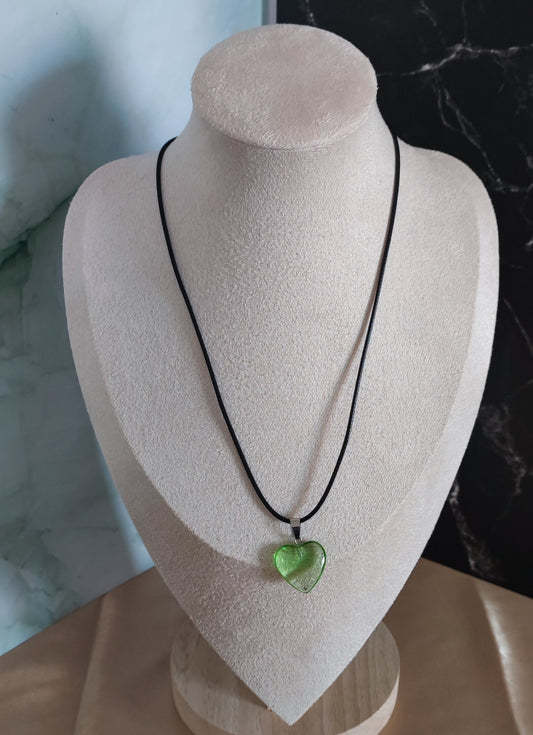 Collier avec son coeur vert et sa transparence